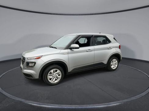 Used 2022 Hyundai Venue SE FWD image 4
