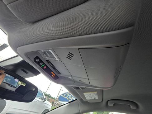 Used 2022 GMC Terrain SLE FWD image 25