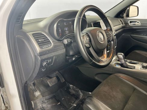 Used 2022 Jeep Grand Cherokee Laredo X image 9