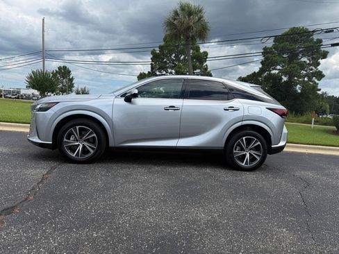 Used 2025 Lexus RX 350 FWD w/ Technology Package image 2