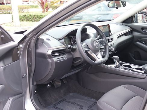 Used 2023 Nissan Altima 2.5 SV image 23