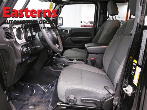 Used 2024 Jeep Wrangler Unlimited AWD/4WD image 14