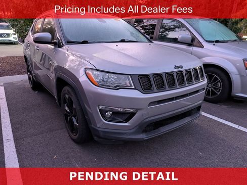 Used 2019 Jeep Compass Latitude FWD image 1