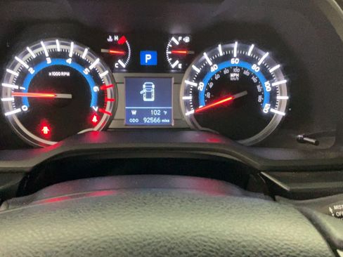 Used 2018 Toyota 4Runner TRD Off-Road w/ TRD Performance Package AWD/4WD image 10