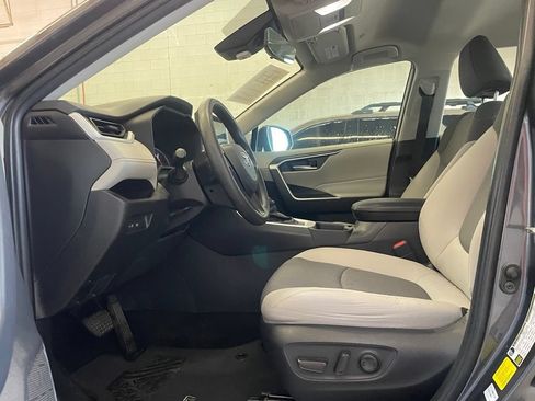 Used 2025 Toyota RAV4 XLE AWD/4WD image 10