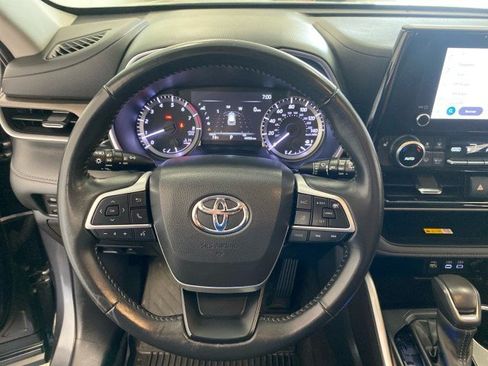 Used 2023 Toyota Highlander XLE AWD/4WD image 19