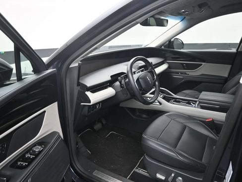 Used 2024 Lincoln Nautilus Premier AWD/4WD image 10