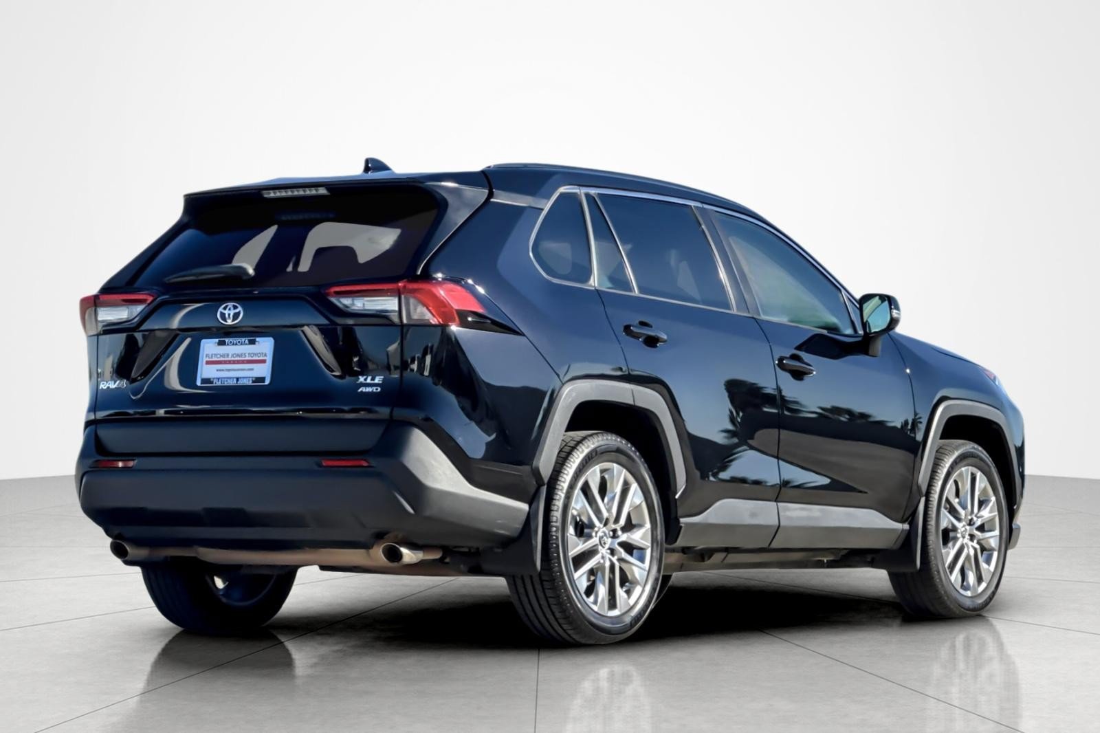 Certified 2020 Toyota RAV4 XLE Premium AWD/4WD image 5