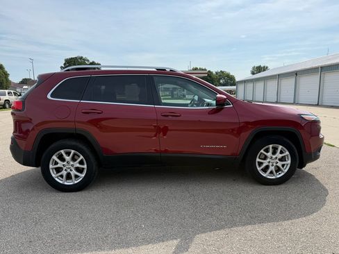 Used 2016 Jeep Cherokee Latitude w/ Cold Weather Group AWD/4WD image 3