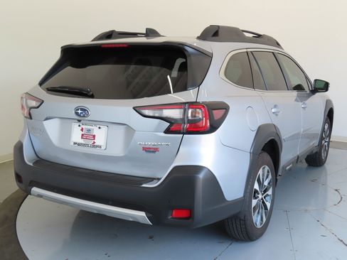 Used 2025 Subaru Outback Limited w/ Popular Package #2 image 4