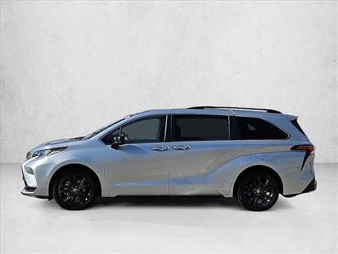 Used 2021 Toyota Sienna XSE w/ XSE Plus Package image 9