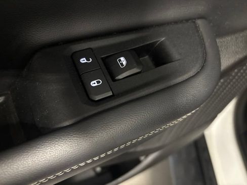 Used 2023 Jeep Grand Cherokee Limited w/ Luxury Tech Group II AWD/4WD image 37