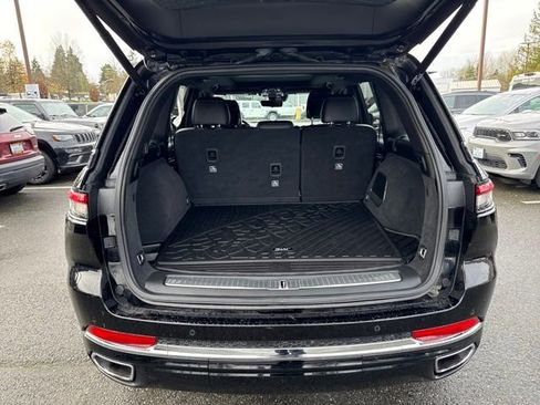 Used 2023 Jeep Grand Cherokee Overland w/ Luxury Tech Group IV image 12