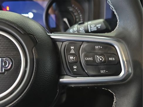 Used 2025 Jeep Wrangler Unlimited Sahara AWD/4WD image 13