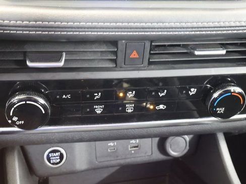 Used 2023 Nissan Rogue S image 21