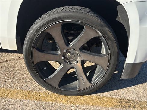 Used 2015 Chevrolet Tahoe LT image 9