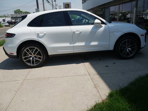 New 2026 Porsche Macan AWD/4WD image 8