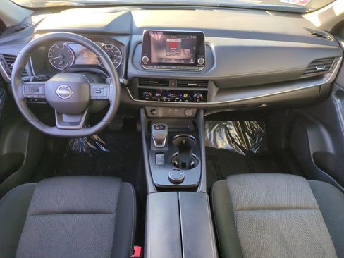 Certified 2025 Nissan Rogue SV image 12