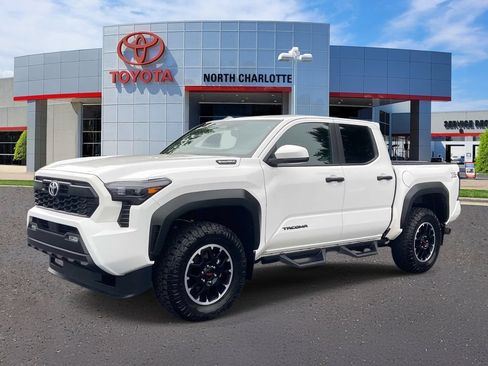 Used 2025 Toyota Tacoma TRD Off-Road AWD/4WD image 5