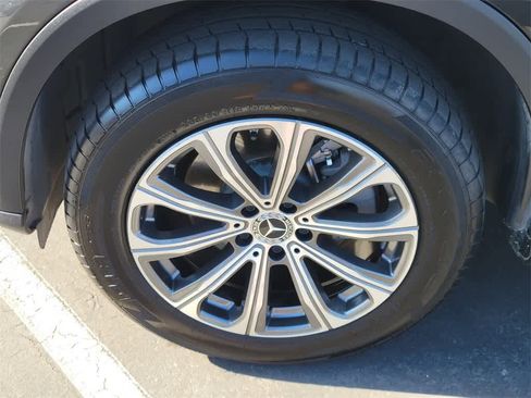 Used 2024 Mercedes-Benz GLC 300 image 9