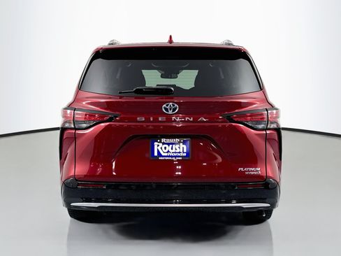 Used 2022 Toyota Sienna Platinum FWD image 6