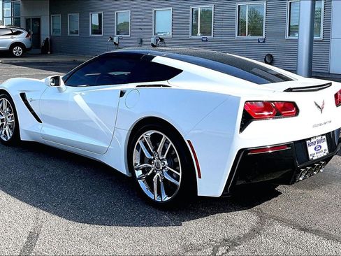 Used 2018 Chevrolet Corvette Stingray Coupe w/ 1LT image 3