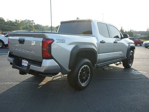Used 2024 Toyota Tacoma TRD Off-Road AWD/4WD image 8