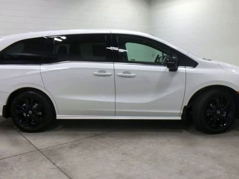 Used 2023 Honda Odyssey Sport image 4