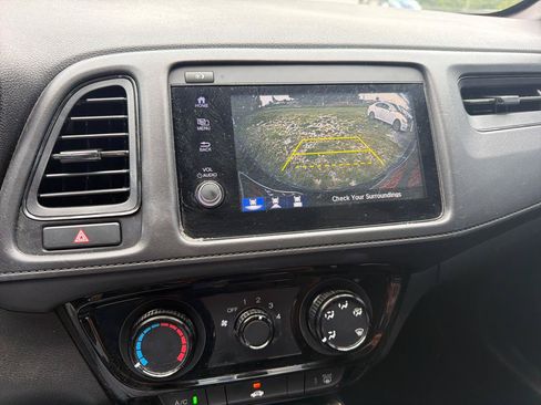 Used 2021 Honda HR-V Sport image 11