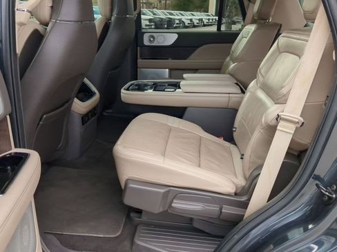 Used 2022 Lincoln Navigator Reserve image 22