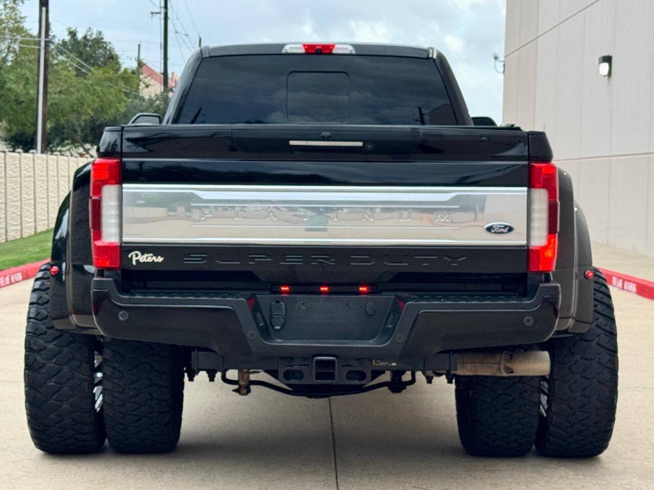 Used 2017 Ford F350 Platinum w/ Platinum Ultimate Package AWD/4WD image 4