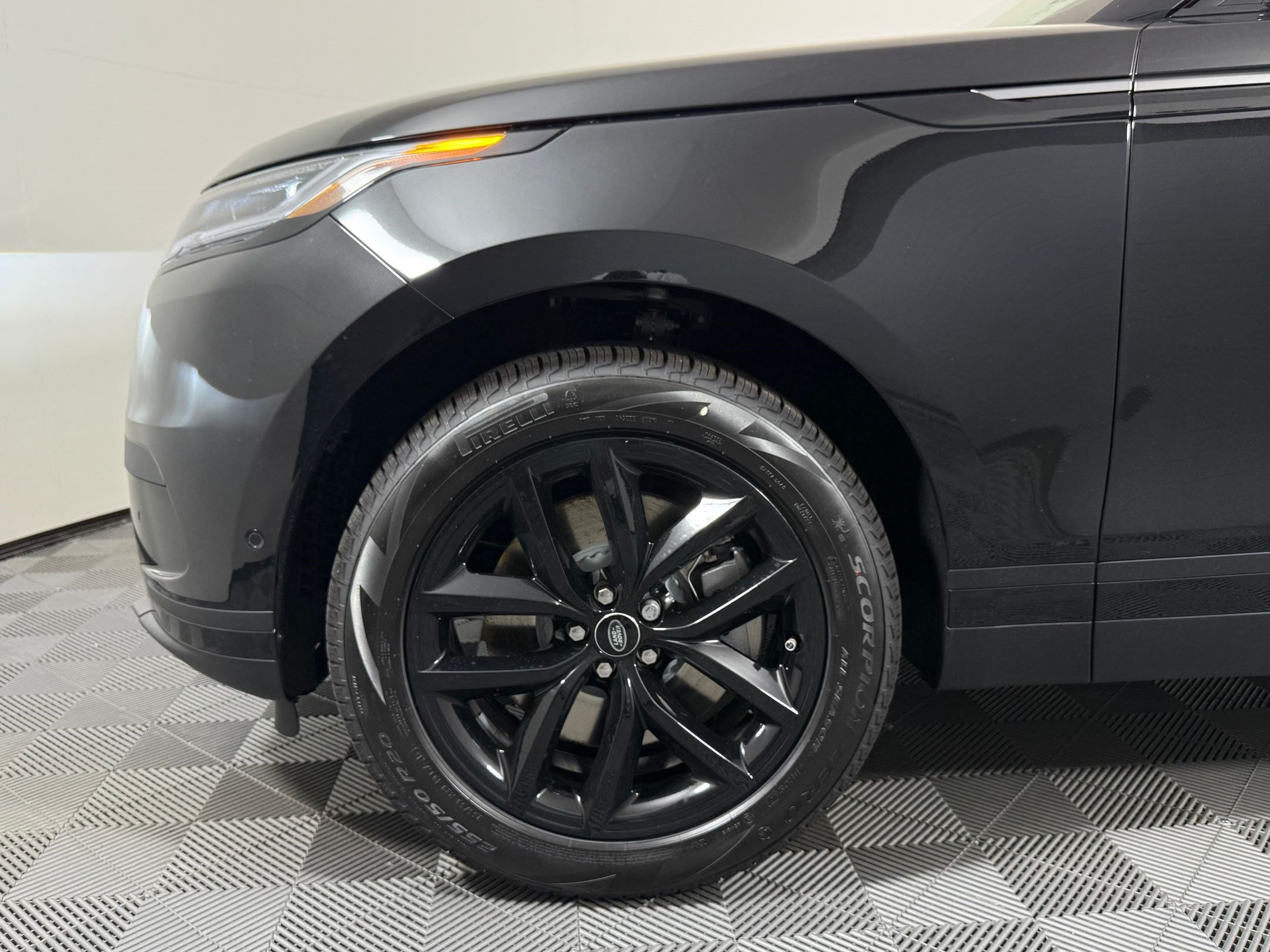 New 2026 Land Rover Range Rover Velar S AWD/4WD image 13