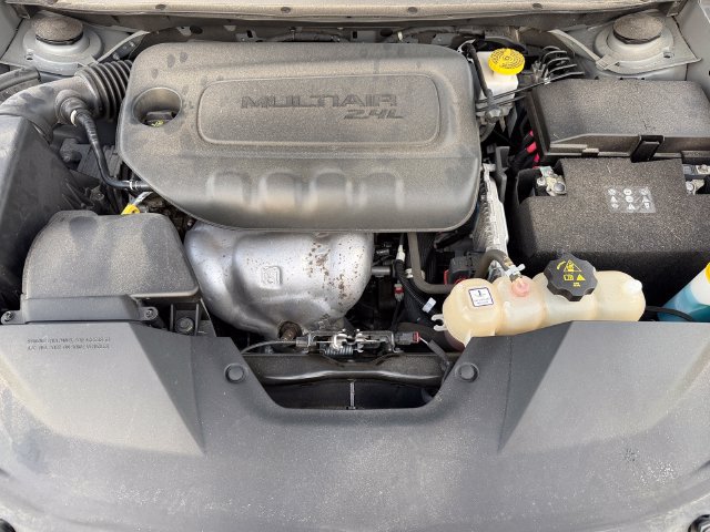 Used 2020 Jeep Cherokee Latitude Plus w/ Cold Weather Group AWD/4WD image 38