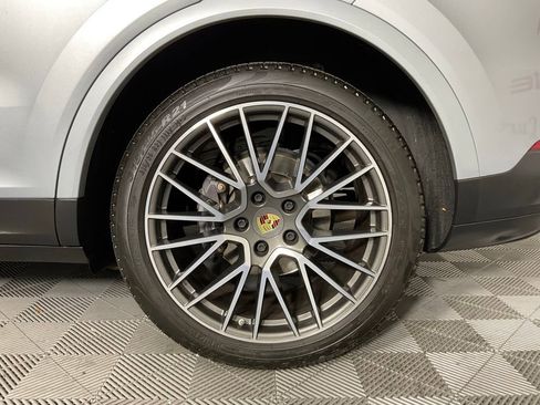 Used 2021 Porsche Cayenne AWD/4WD image 10