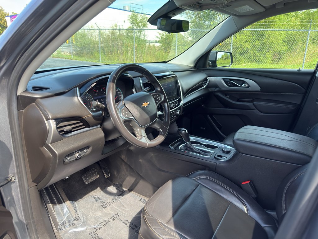 Used 2020 Chevrolet Traverse LT w/ LT Premium Package FWD image 11