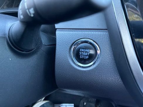 Used 2018 Toyota Camry SE w/ Audio Package FWD image 9
