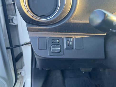 Used 2012 Toyota Prius C image 33