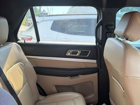 Used 2017 Ford Explorer XLT w/ Equipment Group 202A FWD image 19