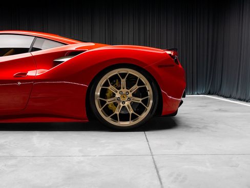 Used 2018 Ferrari 488 GTB RWD image 34