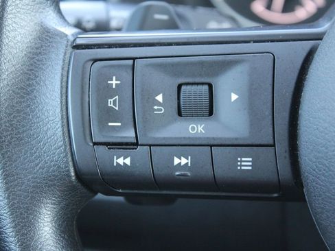 Used 2023 Nissan Rogue S image 27