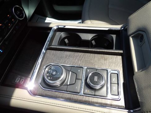 Used 2018 Ford Expedition Limited w/ Equipment Group 301A AWD/4WD image 36