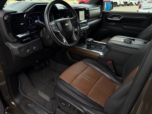 Used 2023 Chevrolet Silverado 1500 High Country w/ Technology Package AWD/4WD image 10