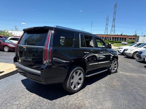 Used 2018 Cadillac Escalade Luxury AWD/4WD image 6