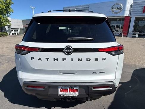 New 2026 Nissan Pathfinder SL w/ SL Premium Package AWD/4WD image 5