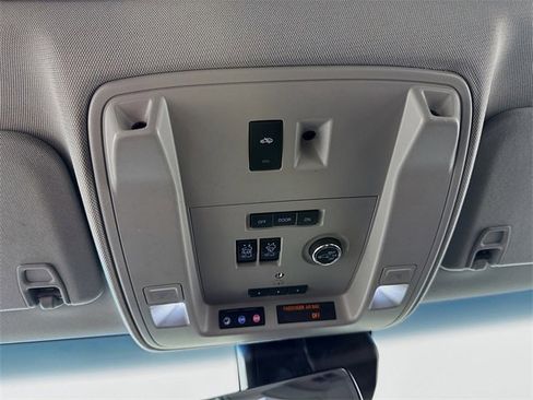 Used 2020 Cadillac Escalade Luxury image 18