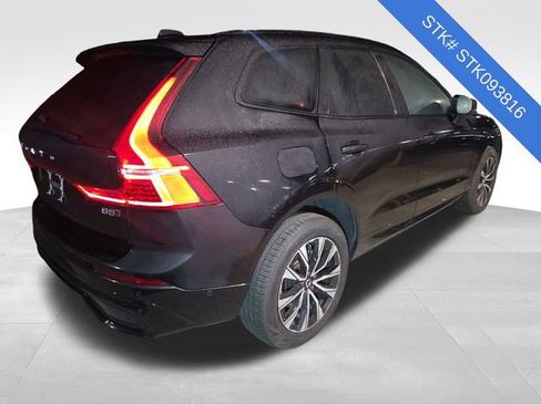 Used 2025 Volvo XC60 B5 Plus image 4
