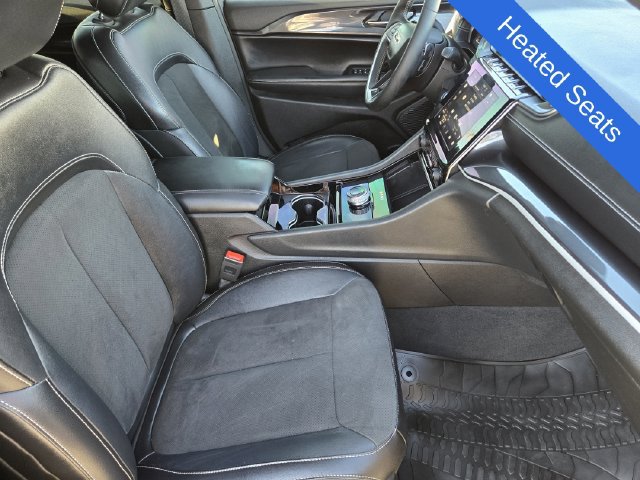 Used 2023 Jeep Grand Cherokee Altitude AWD/4WD image 13