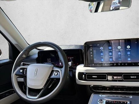 Used 2025 Lincoln Aviator AWD image 23