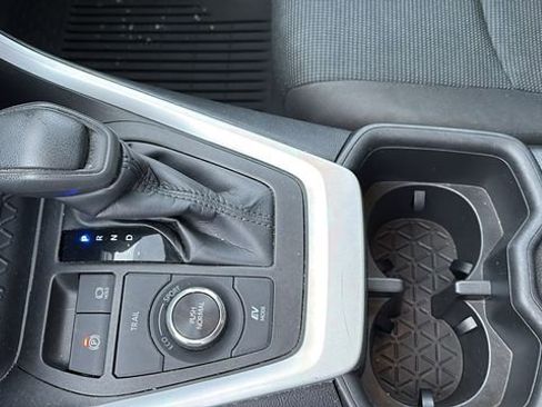 Used 2022 Toyota RAV4 LE image 15