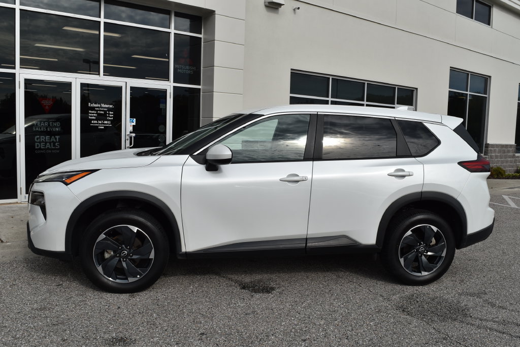 Used 2024 Nissan Rogue SV FWD image 4